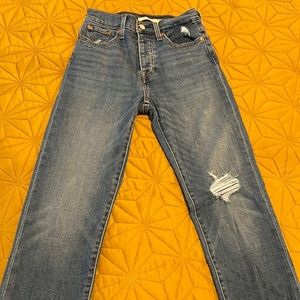 Levi’s Wedgie Straight size 25, slightly distressed
